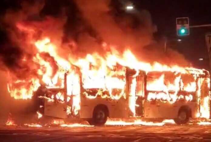 Violência interrompe transporte em três bairros de Salvador