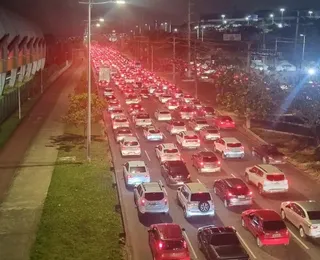 Incêndio de Ônibus Causa Caos na Avenida Paralela