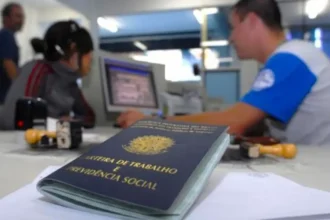 Aeroporto de Salvador abre processo seletivo para Caixa Repositor