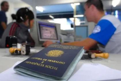 Aeroporto de Salvador abre processo seletivo para Caixa Repositor