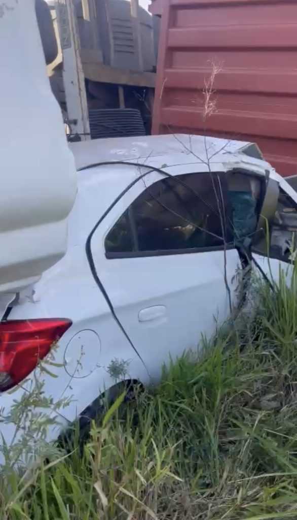 Acidente hoje em São Sebastião do Passé deixou casal morto e esmagado por carreta