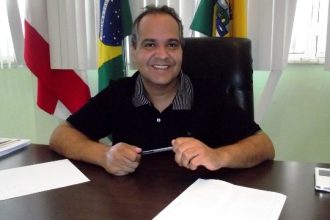 Eures Ribeiro renuncia a mandato para ser prefeito de Bom Jesus da Lapa