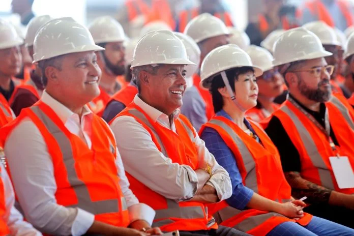 Em visita às obras da BYD, Jerônimo diz que a Bahia se consolidará como um dos principais centros de inovação do Brasil