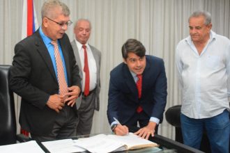 Paulo Câmara assume vaga de correligionário e toma posse como deputado estadual