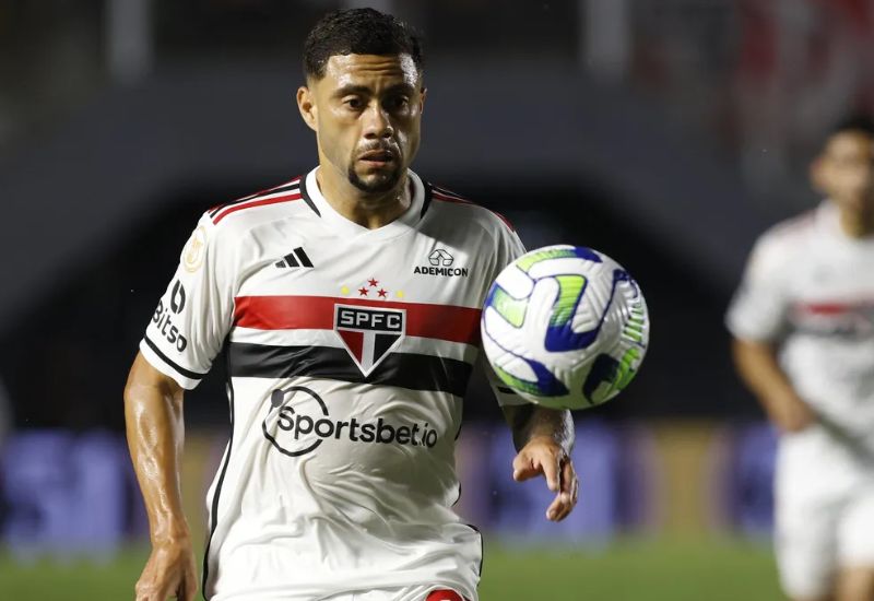 Vitória fecha contratação do atacante Wellington Rato