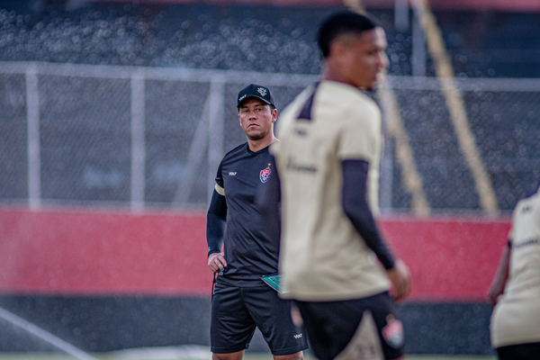 Vitória enfrenta o Grêmio de olho na Copa Sul-Americana