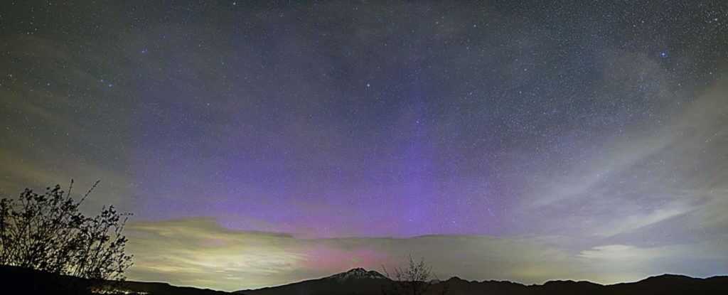 Misteriosa aurora azul surge no céu e desafia a compreensão dos cientistas