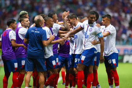 Bahia goleia Sampaio Corrêa com show de Ademir e estreia de reforços