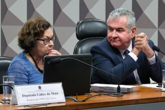 Lídice rebate Ângelo Coronel e critica argumento sobre tamanho de partido: 