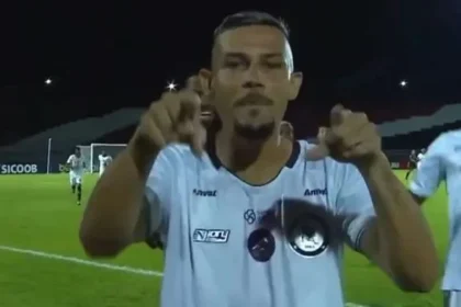 Vídeo: Atacante do Jacuipense comemora gol de forma inusitada: "Sou bom, meu empresário que é ruim"