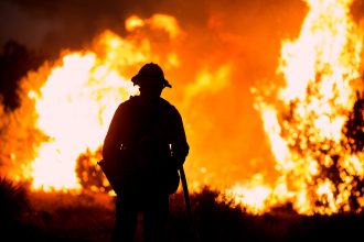 fenômeno agrava incêndios em Los Angeles