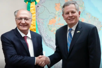 Alckmin recebe senador americano aliado de Trump