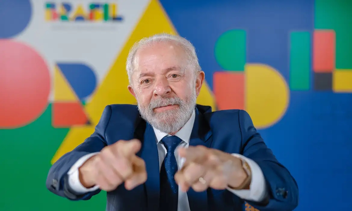 Aprovação de Lula cai para 24%, a pior de seus mandatos, aponta Datafolha