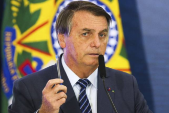 Em reunião com aliados, Bolsonaro diz que não pretende fugir do Brasil e pede que manifestações se concentrem no projeto de anistia