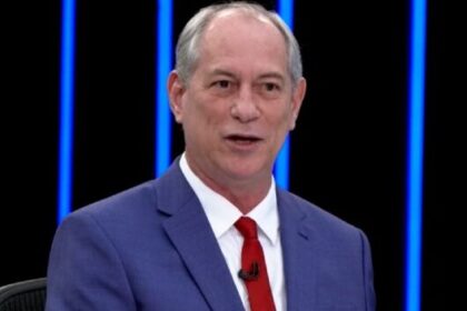 Carlos Lupi diz que Ciro Gomes não pretende disputar eleições, mas seguirá na política