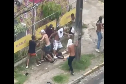 Confronto entre torcidas no Recife deixa feridos e destruição nas ruas