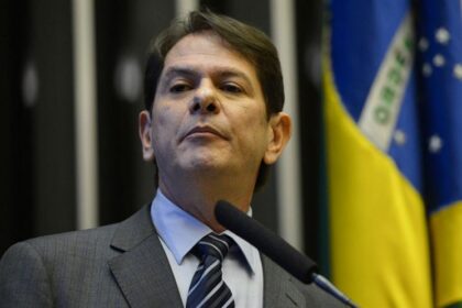 Deputado investigado por desvio de emendas no CE é aposta de Cid Gomes para o Senado em 2026