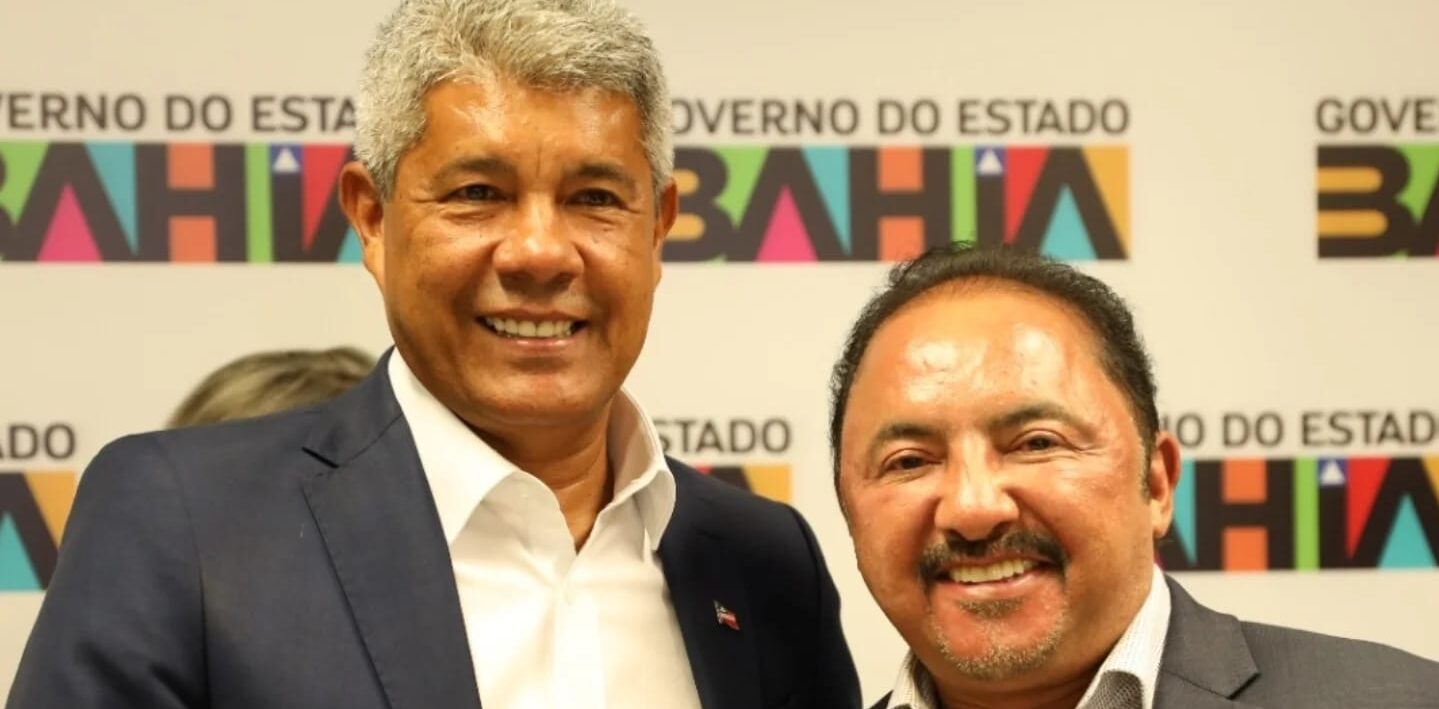 Governador confirma reforma do Estádio Adauto Moraes, em Juazeiro, após ligação para Roberto Carlos