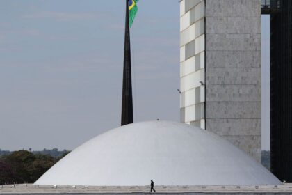 Lula exonera dez ministros para votarem na eleição do Congresso