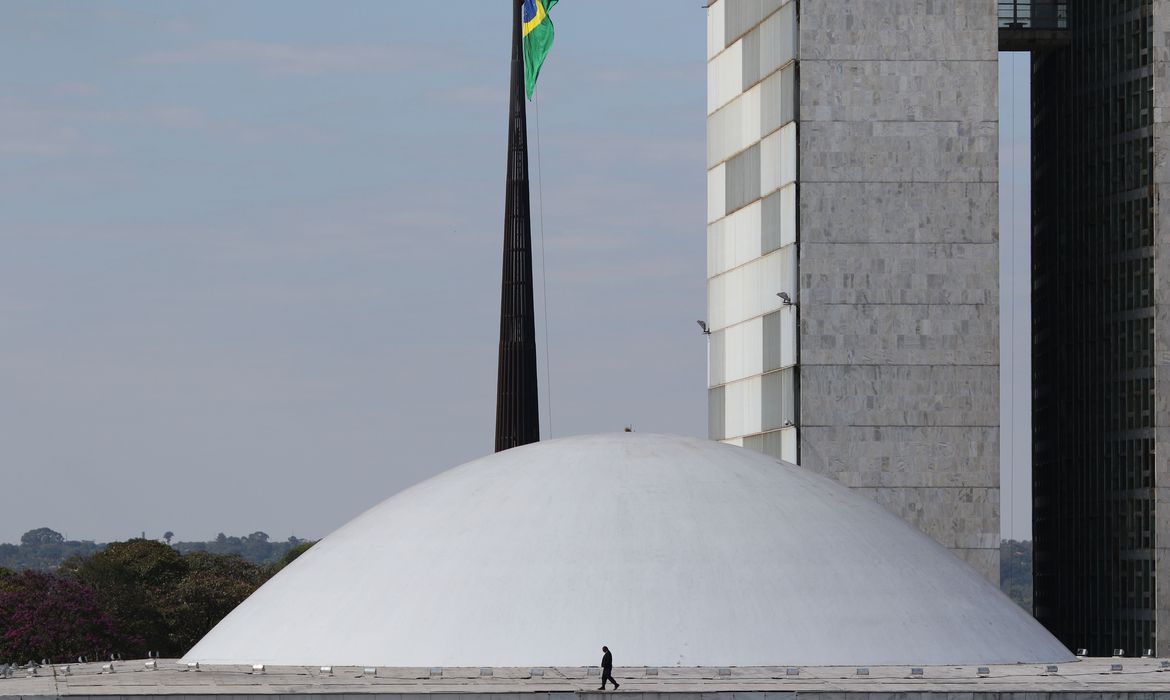 Lula exonera dez ministros para votarem na eleição do Congresso