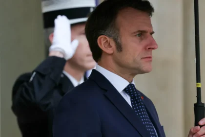 Macron defende estratégia 'Notre Dame' para investimento europeu em IA