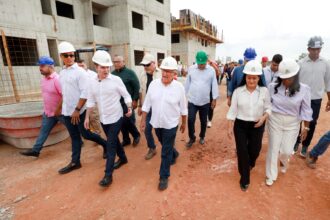 Ministro das Cidades faz vistoria em obras do Minha Casa, Minha Vida em Camaçari e autoriza a construção de mais um conjunto habitacional