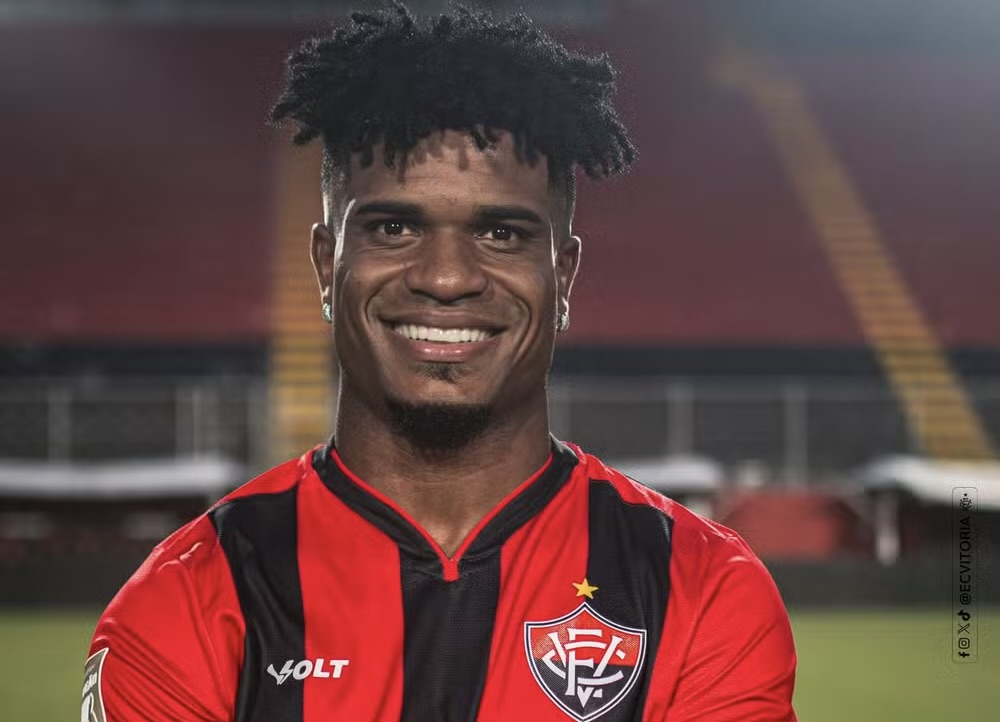 Vitória anuncia contratação por empréstimo do lateral Jamerson, do Coritiba