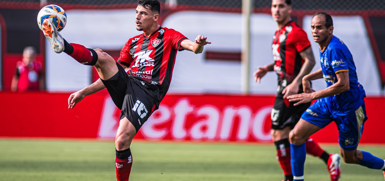 Vitória vence o Jequié e garante a classificação para a semifinal do Baianão