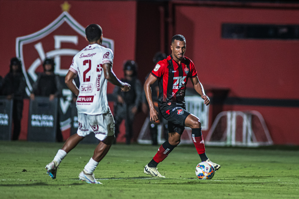 Vitória e Jequié se enfrentam neste domingo pela 8ª do Baianão