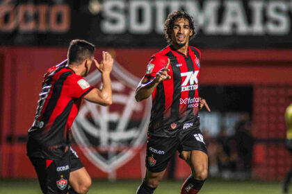 Vitória vence o Porto por 2 x 1 em jogo apertado no Barradão