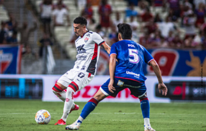 Vitória bate Fortaleza de virada e assume liderança na Copa do Nordeste