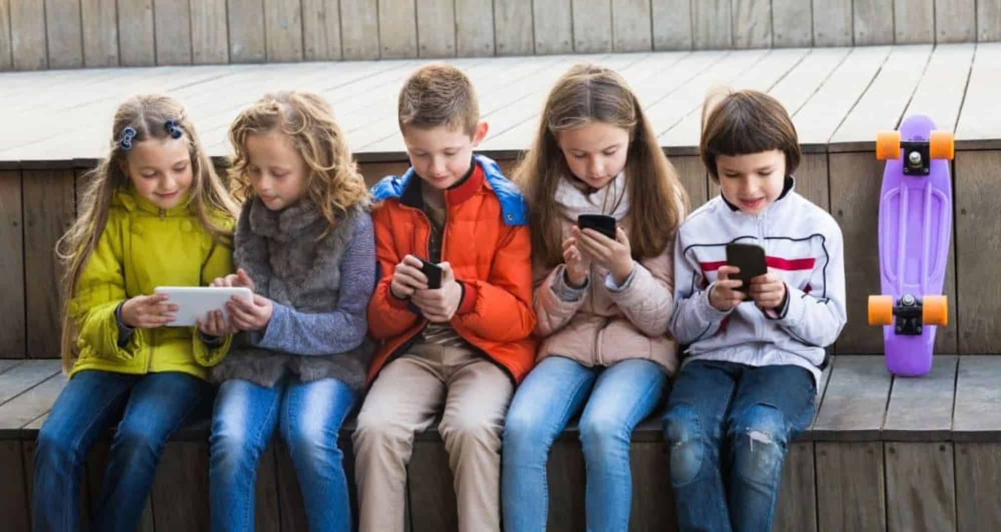 Mais um país: Dinamarca vai proibir celulares nas escolas