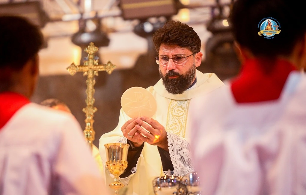 Frei Cristiano Preside Missa Emocionante no Encerramento da Festa de Candeias