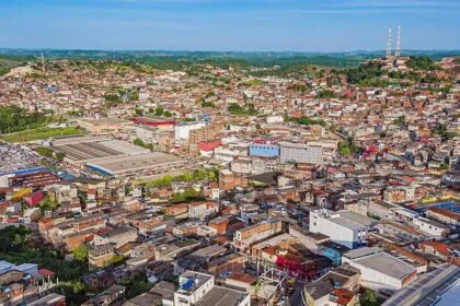 Candeias: Comerciantes aderem em massa a Semana Inglesa, fecham lojas não essenciais as 13 horas e funcionários comemoram pelas ruas