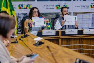 Estudantes da FAPESP Recebem Homenagem no Prêmio Mercosul