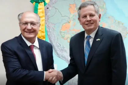 Alckmin recebe senador americano aliado de Trump