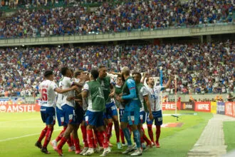 Bahia domina, vence o The Strongest e avança na Libertadores