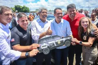 Governador entrega novas viaturas à Polícia Civil em Salvador