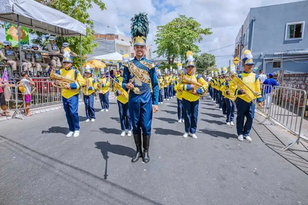 Desfile Cívico celebra Camaçari em Abrantes com alegria e talento